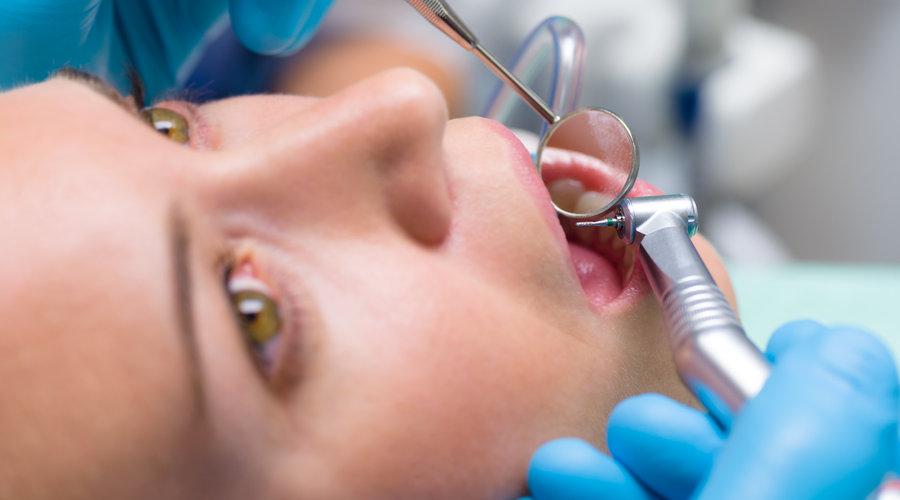 Extracción dental en pacientes con bifosfonatos: riesgos, cuidados y recomendaciones